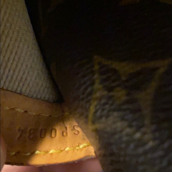 Louis Vuitton cross body men's messanger bag - Picture 8 of 9